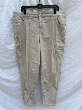 Platinum Chico's Women’s Light Beige Chinos